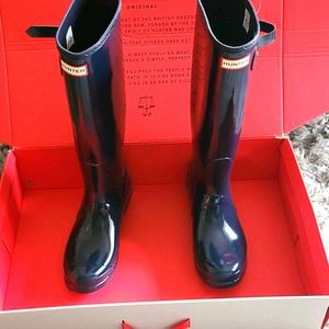 BRAND NEW HUNTER NAVY RAIN BOOTS